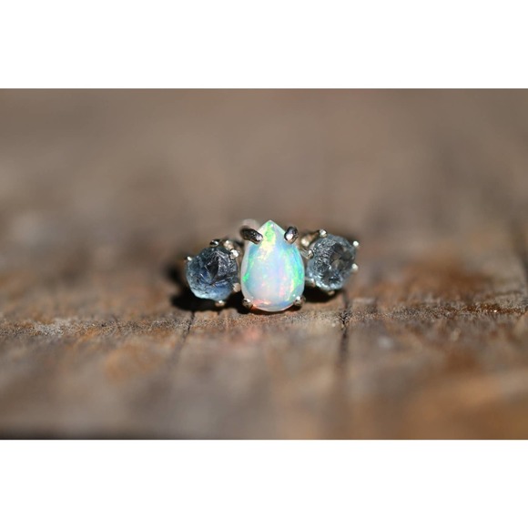 opal ring, Raw sapphire Gemstone, unique opal ring, jewelry for her - Picture 1 of 2